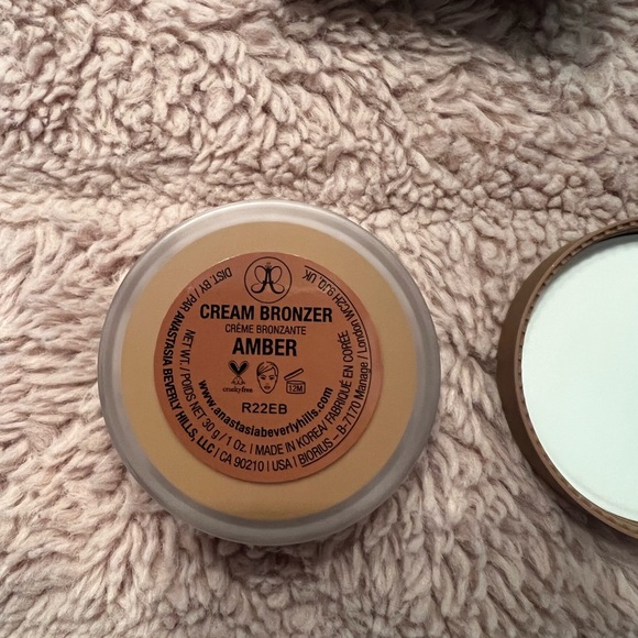 Anastasia Beverly Hills  Bronzer - Picture 7 of 7